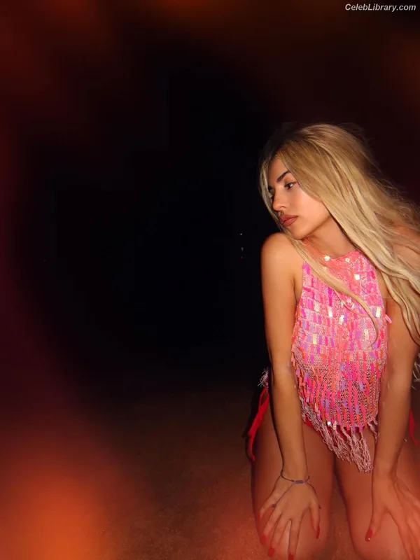 Ava Max photo 15 of 2136
