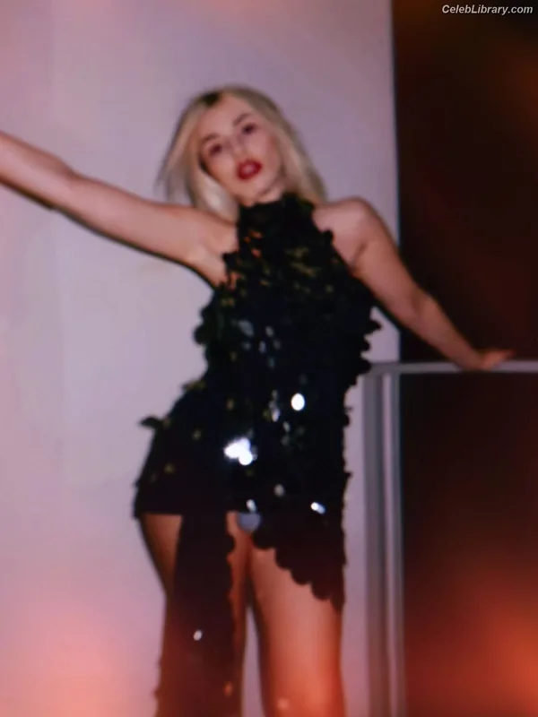Ava Max photo 17 of 2136