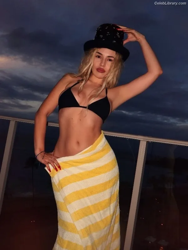 Ava Max photo 18 of 2136