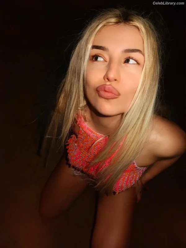 Ava Max photo 19 of 2136