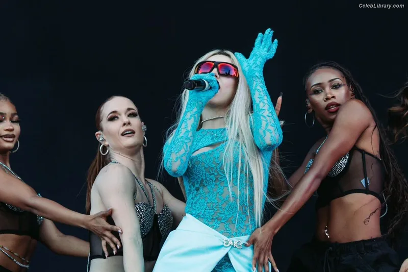 Ava Max photo 12 of 2136