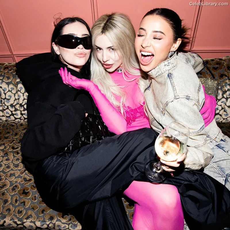 Ava Max photo 16 of 2136