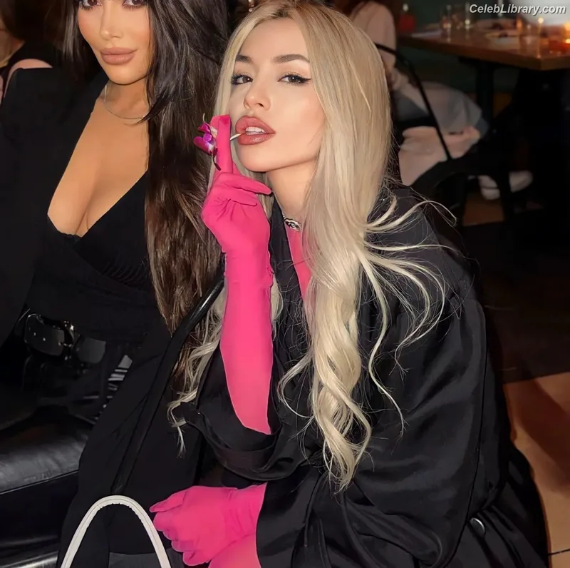 Ava Max photo 1 of 2136