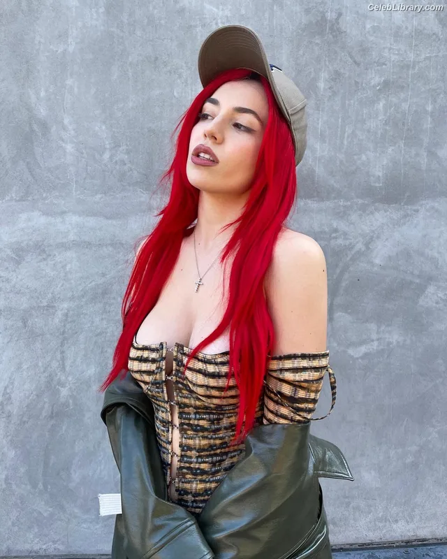 Ava Max photo 9 of 2136