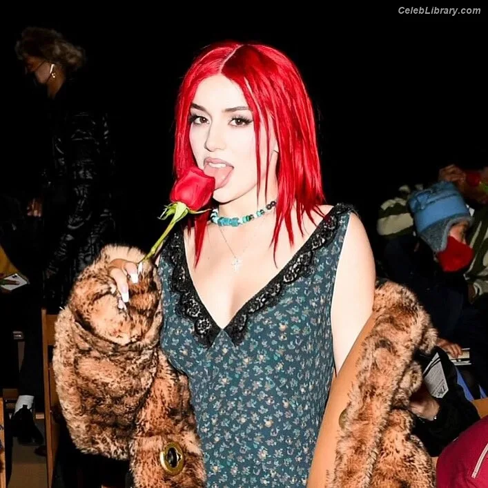 Ava Max photo 21 of 2136