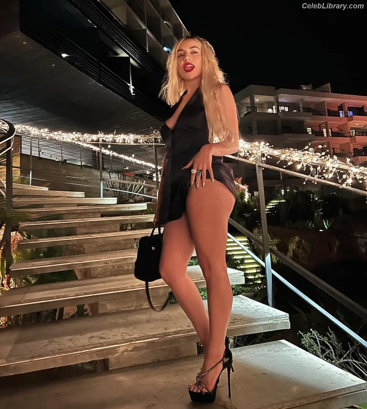 Ava Max photo 24 of 2136