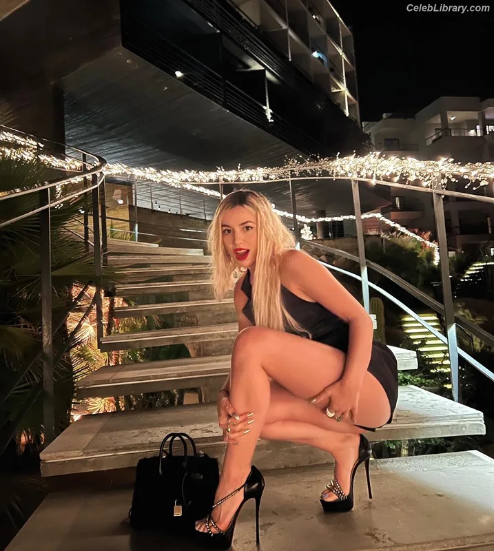 Ava Max photo 1 of 2136