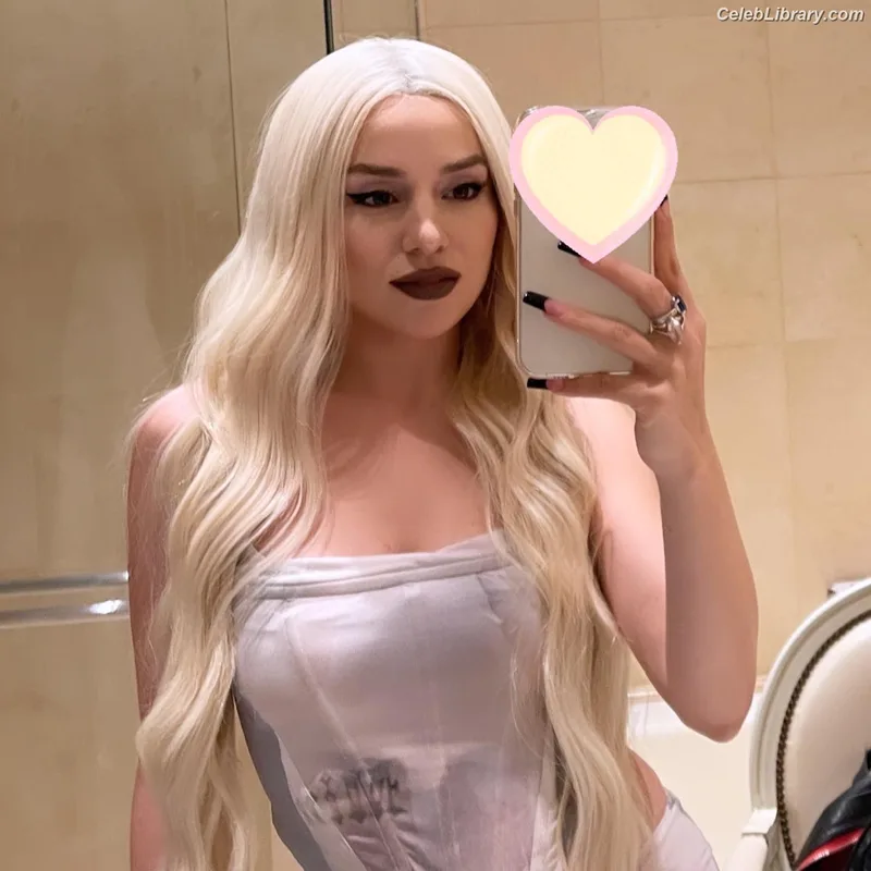 Ava Max photo 9 of 2136