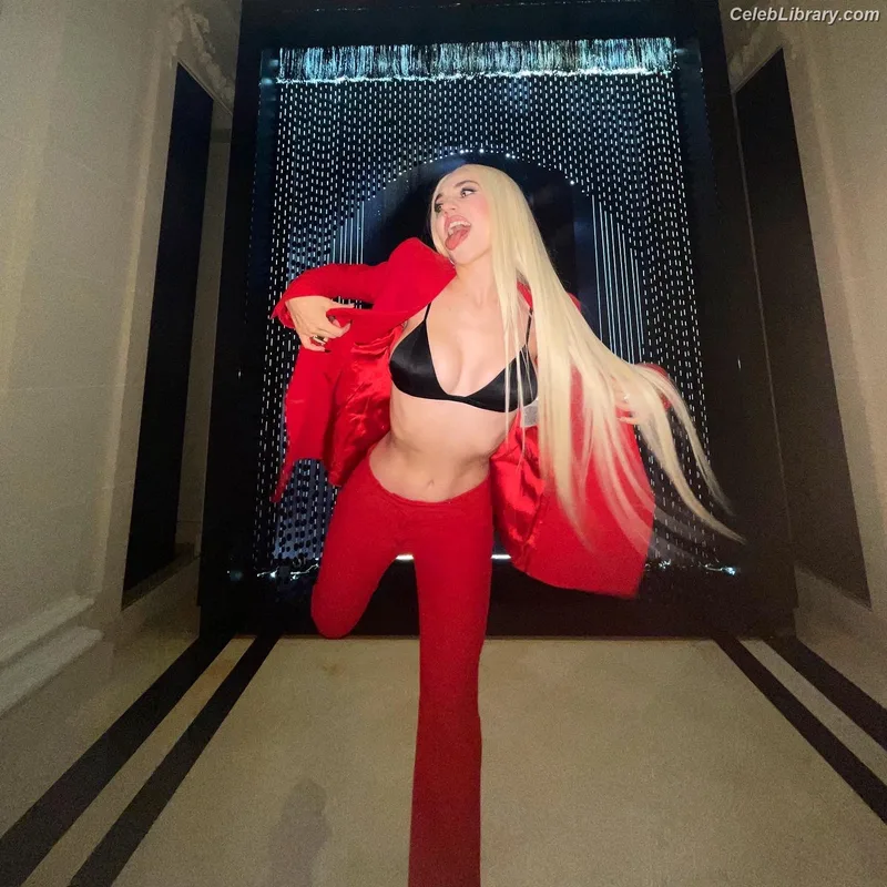 Ava Max photo 24 of 2136
