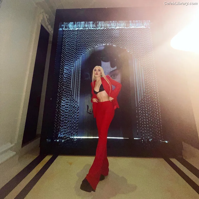 Ava Max photo 2 of 2136