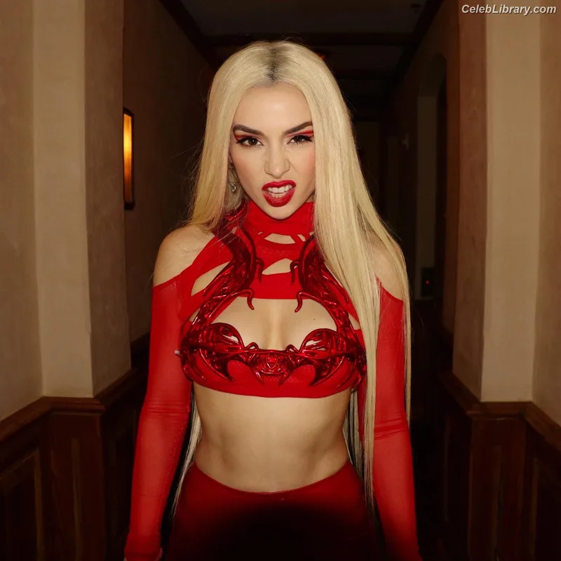 Ava Max photo 3 of 2136
