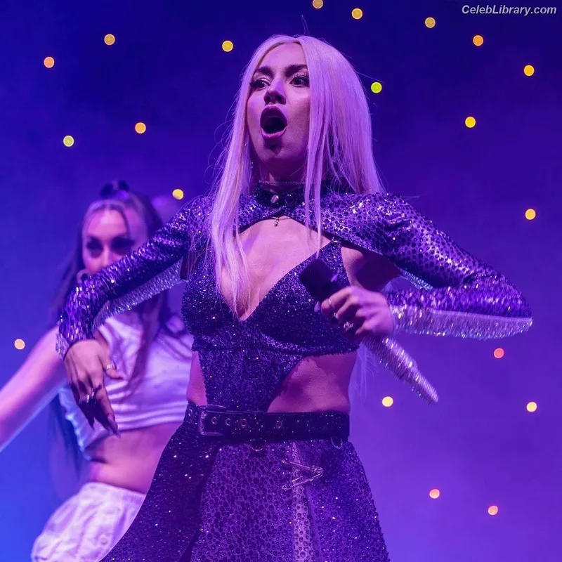 Ava Max photo 7 of 2136