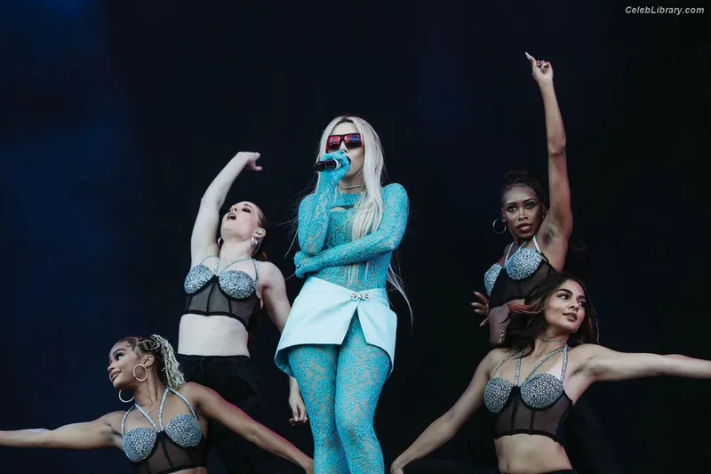 Ava Max photo 11 of 2136
