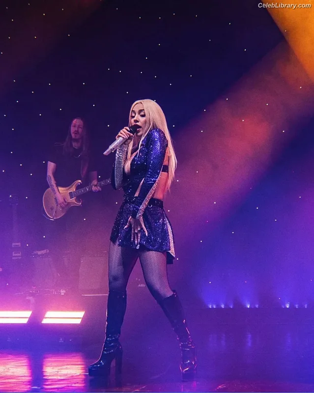 Ava Max photo 17 of 2136