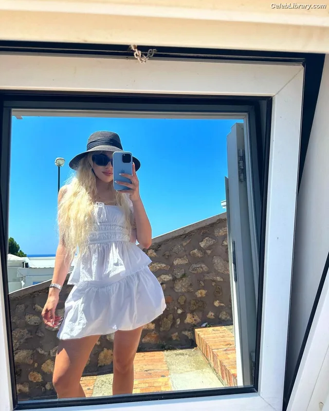 Ava Max photo 22 of 2136