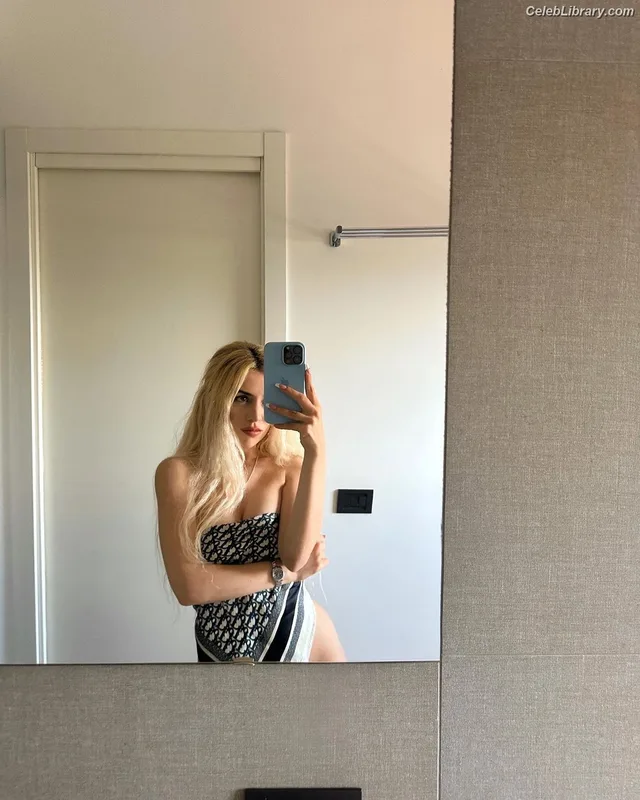 Ava Max photo 23 of 2136