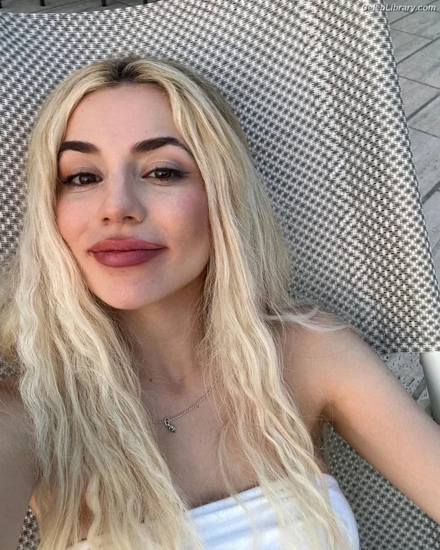 Ava Max photo 24 of 2136