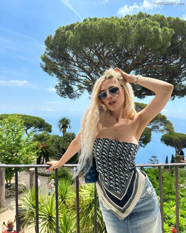 Ava Max photo 1 of 2136