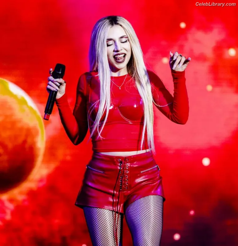 Ava Max photo 16 of 2136
