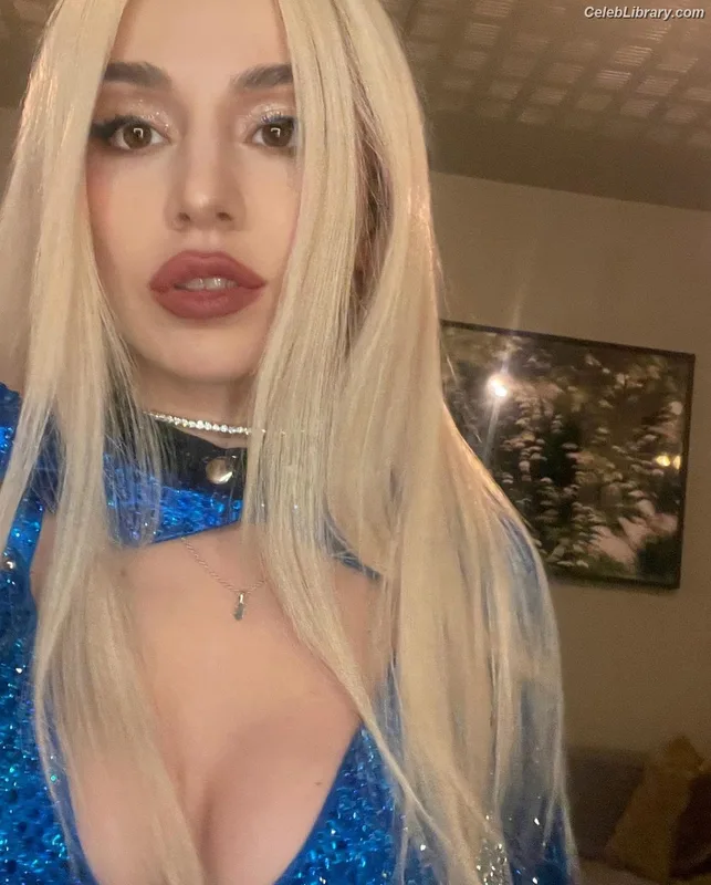 Ava Max photo 4 of 2136