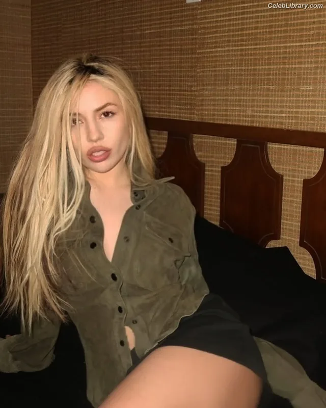 Ava Max photo 1 of 2136
