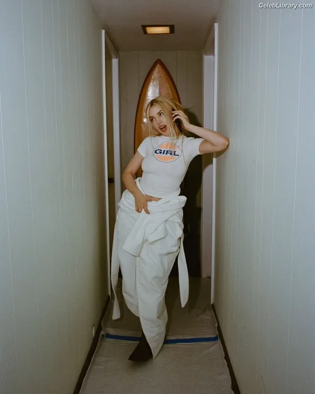 Ava Max photo 2 of 2136