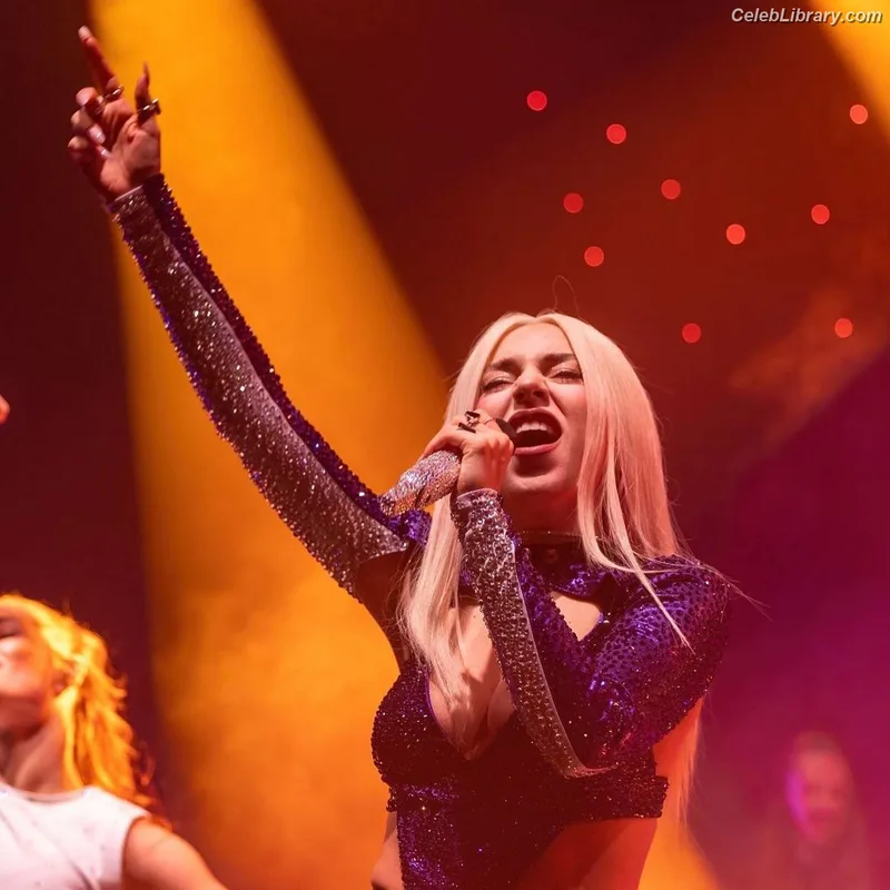 Ava Max photo 6 of 2136