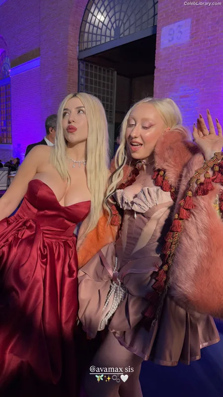 Ava Max photo 12 of 2136