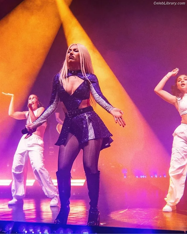 Ava Max photo 20 of 2136