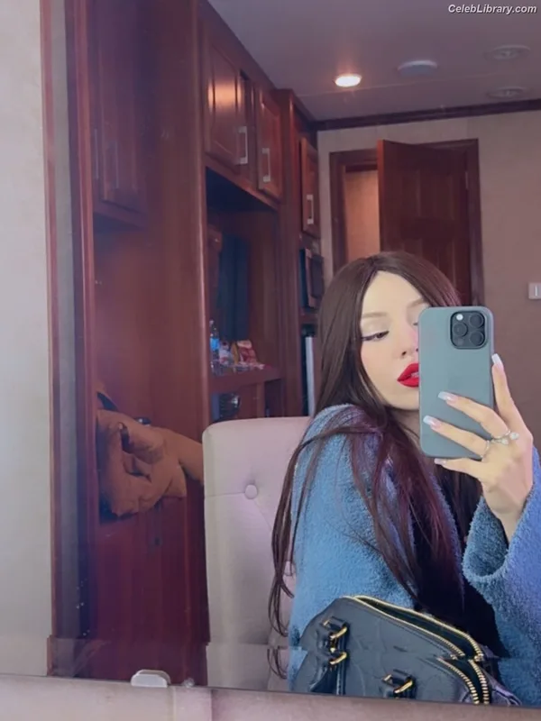 Ava Max photo 7 of 2136