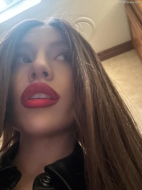 Ava Max photo 11 of 2136