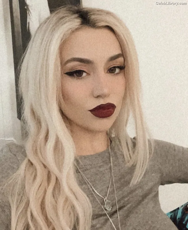 Ava Max photo 15 of 2136
