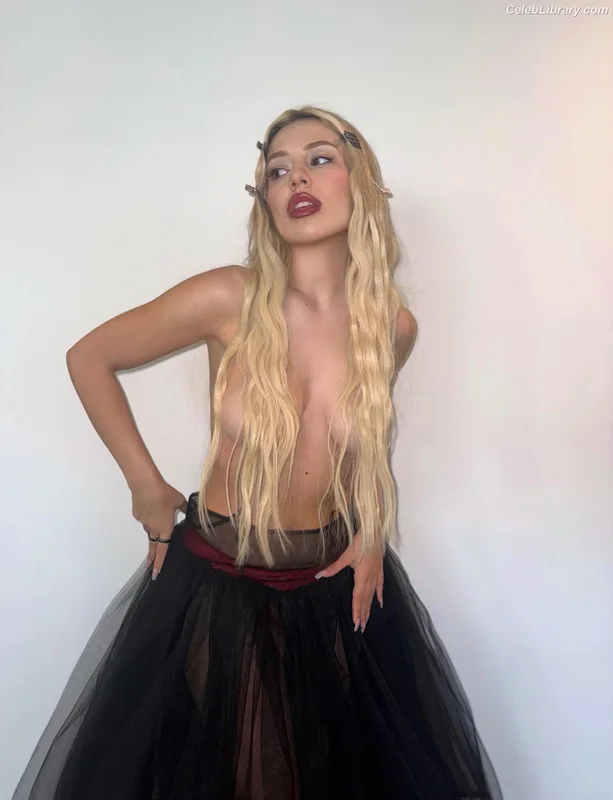 Ava Max photo 2 of 2136