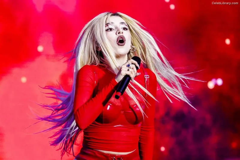 Ava Max photo 5 of 2136