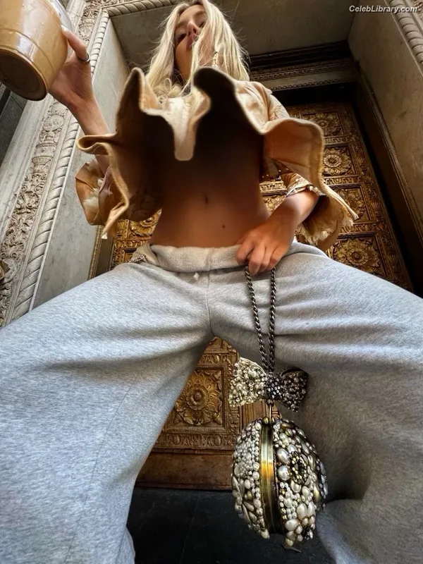 Ava Max photo 9 of 2136