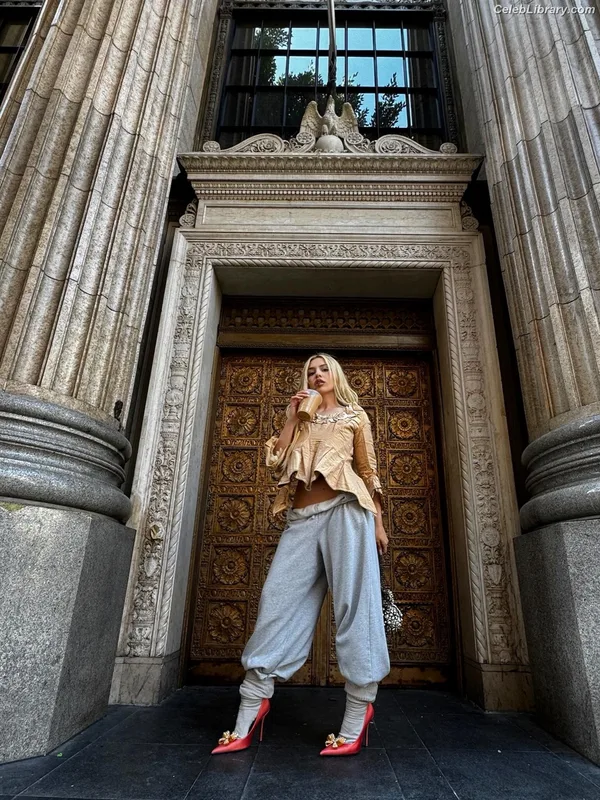 Ava Max photo 10 of 2136