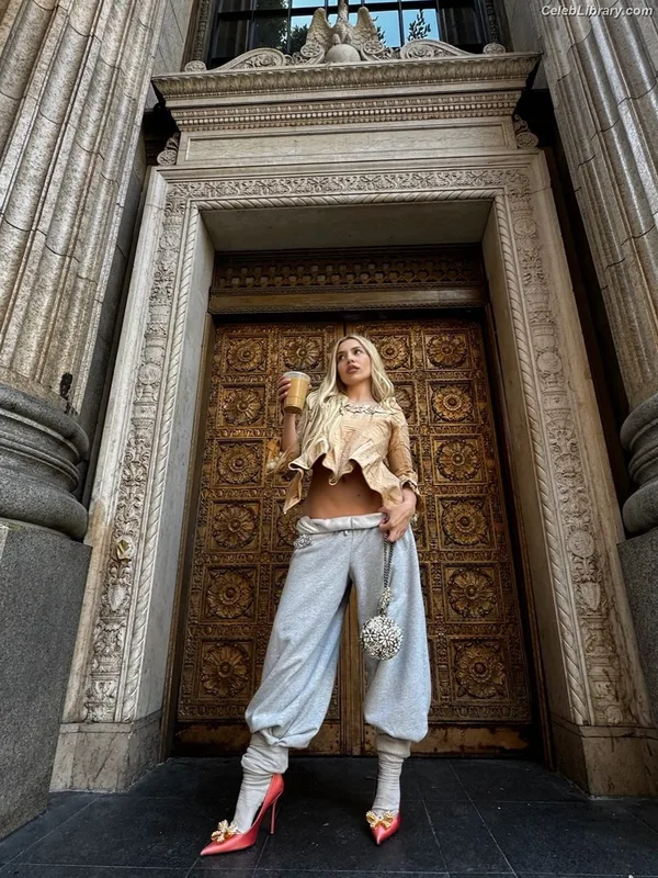 Ava Max photo 11 of 2136