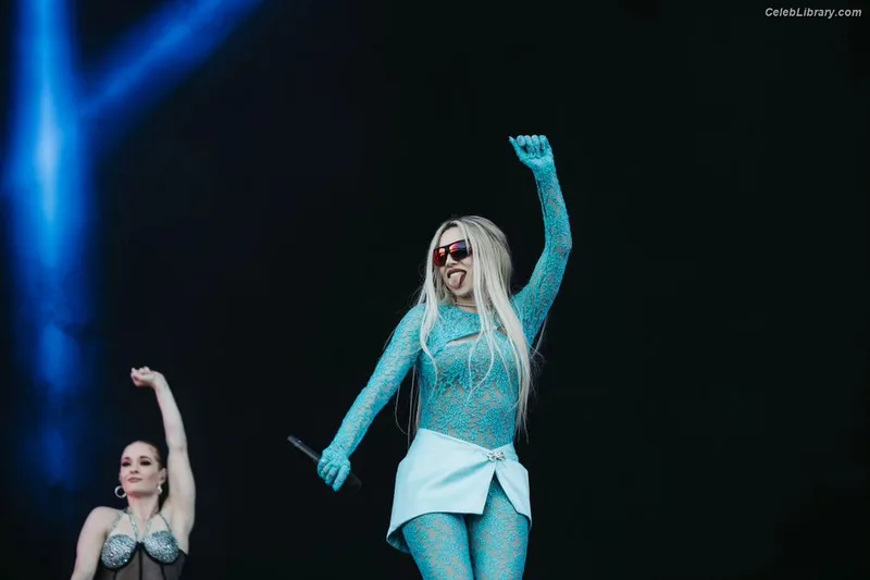 Ava Max photo 12 of 2136
