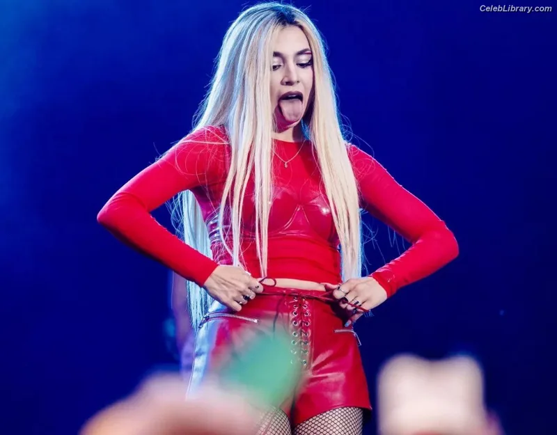 Ava Max photo 22 of 2136
