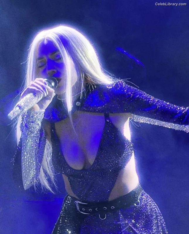 Ava Max photo 11 of 2136