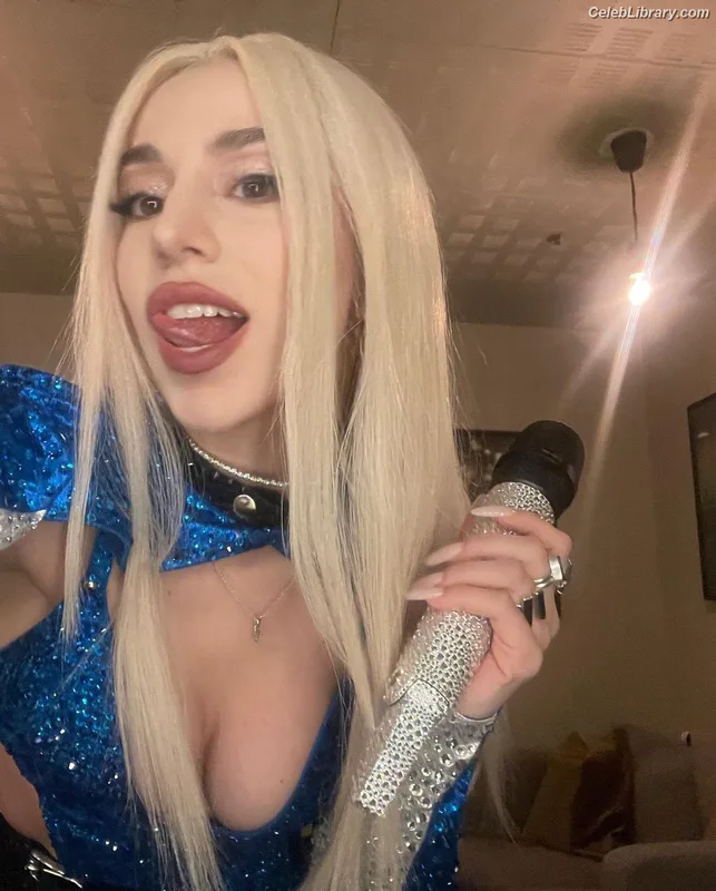 Ava Max photo 1 of 2136