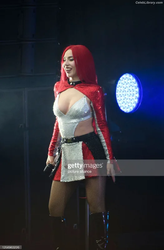 Ava Max photo 8 of 2136