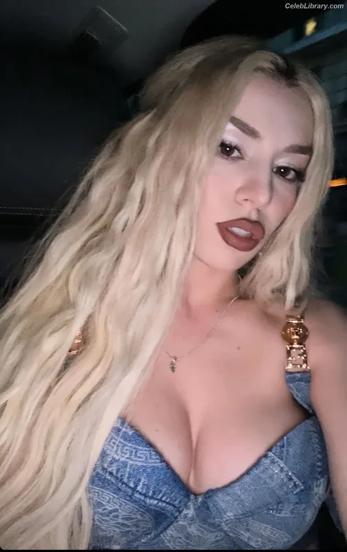 Ava Max photo 12 of 2136