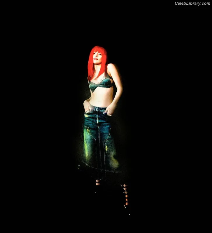 Ava Max photo 4 of 2136