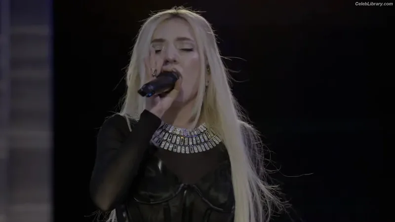 Ava Max photo 8 of 2136