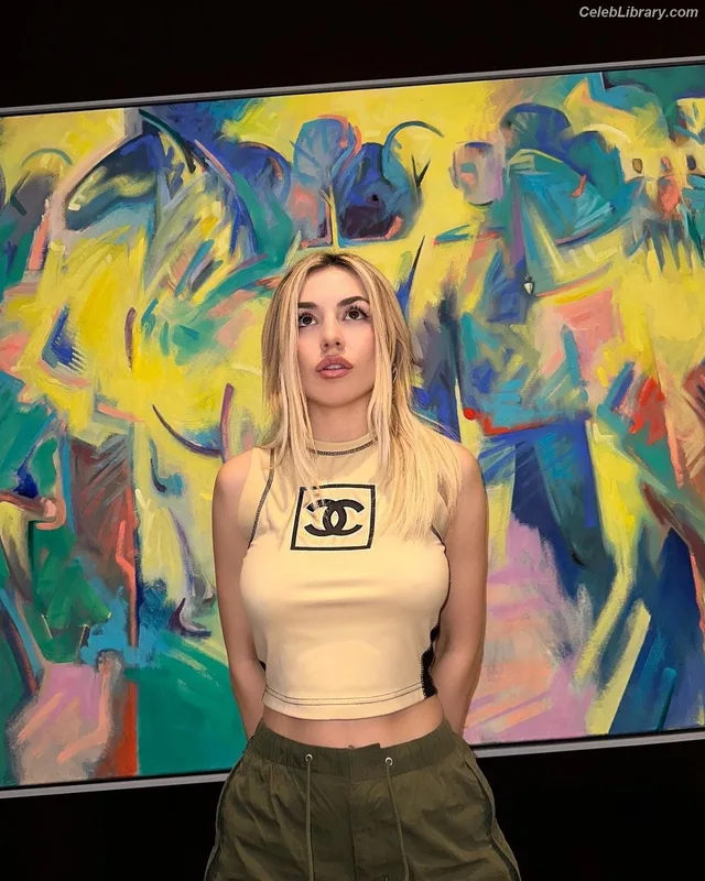 Ava Max photo 24 of 2136