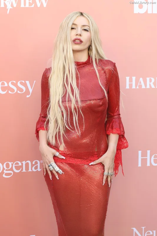 Ava Max photo 7 of 2136
