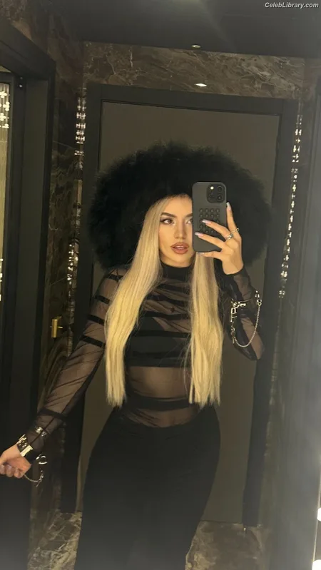 Ava Max photo 10 of 2136