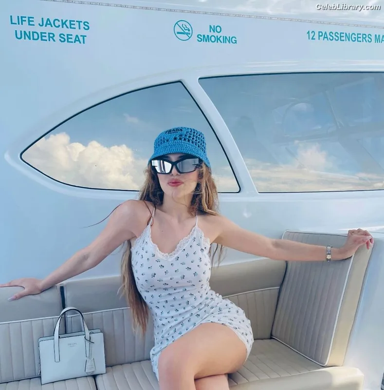 Ava Max photo 2 of 2136