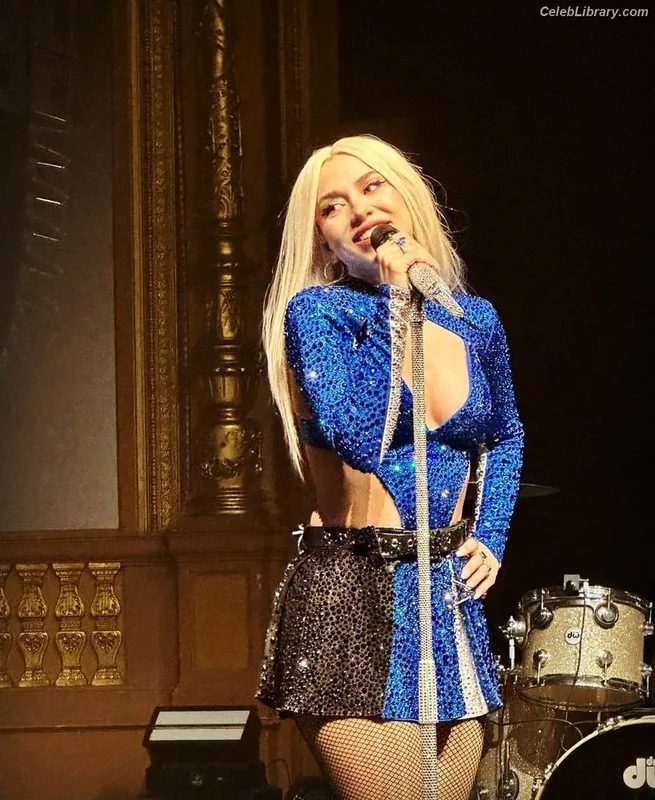 Ava Max photo 5 of 2136